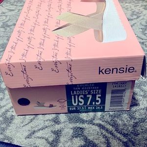 Brand new Kenzie Everlee tan 7.5